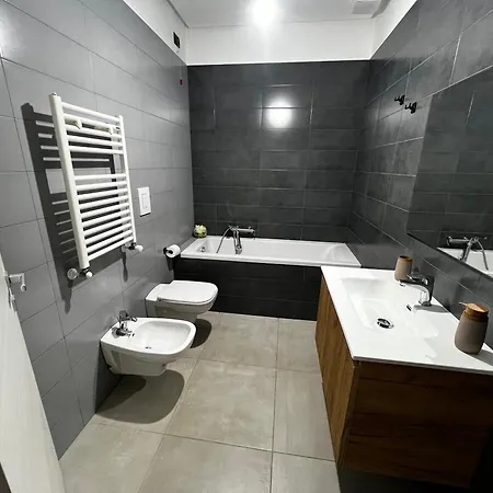 Brezza Di Bari, Terrace & Free Parking, Family And Group By Leviora Collection Apartment Bari