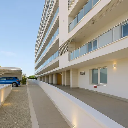 Brezza Di Bari, Terrace & Free Parking, Family And Group By Leviora Collection Apartment *
